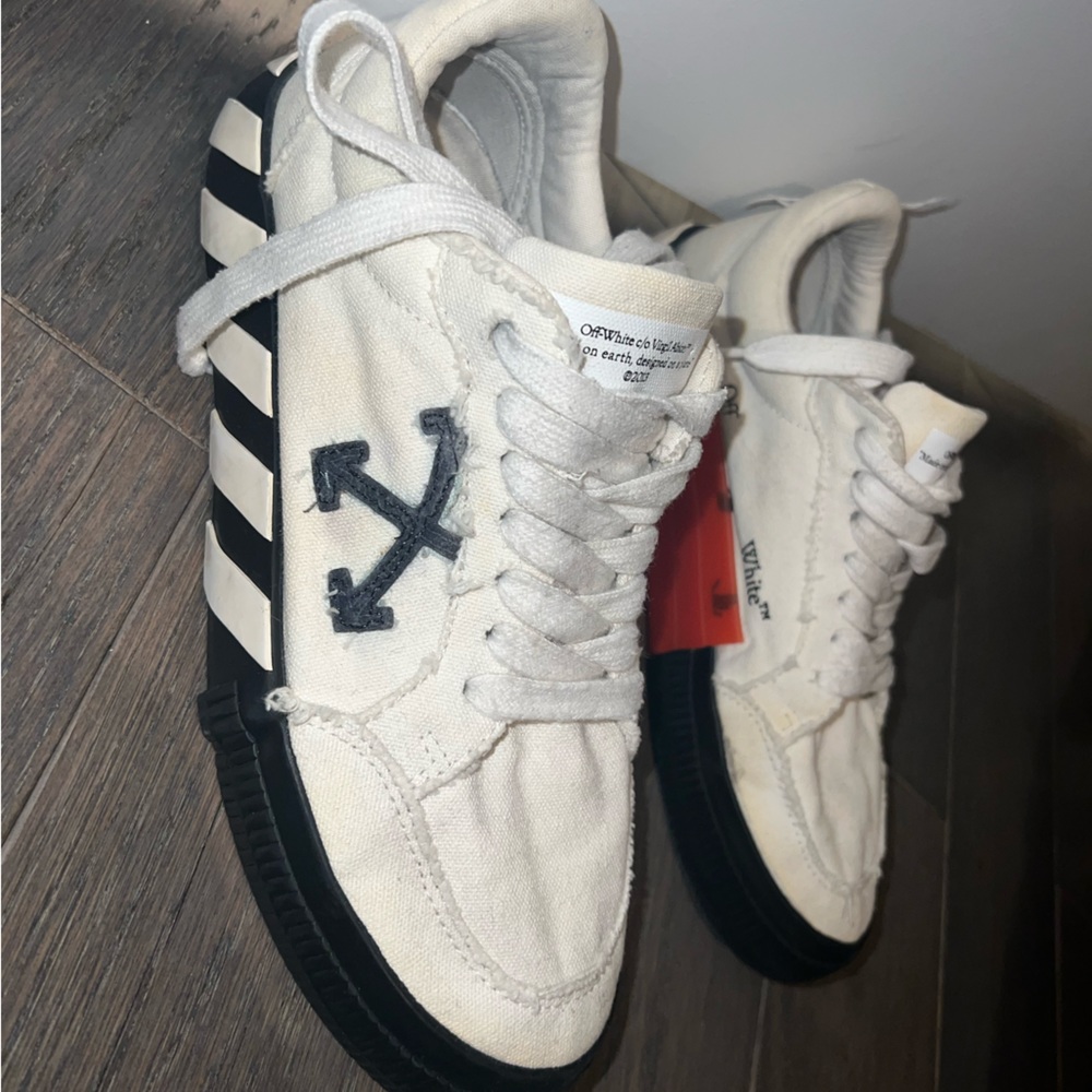 Off-White sneakers c/o Virgil Abloh